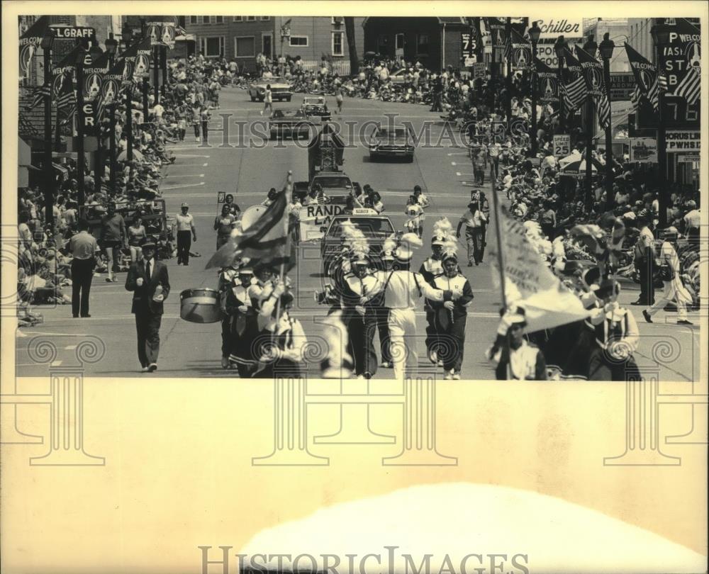 1986 Press Photo Fish Day Parade in Port Washington, Wisconsin - mjb95818 - Historic Images