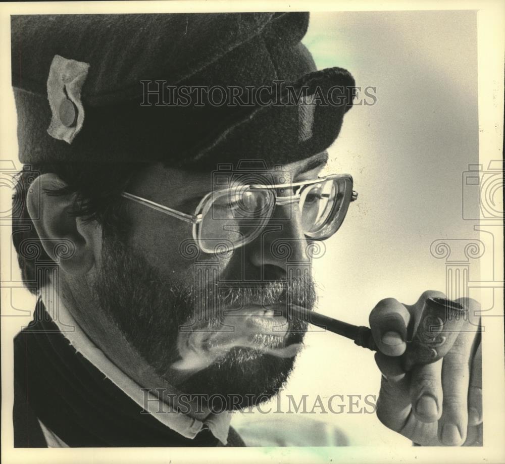 1984 Press Photo Steve Cobey During Pipe-Smoking Contest At Irish Fest - Historic Images