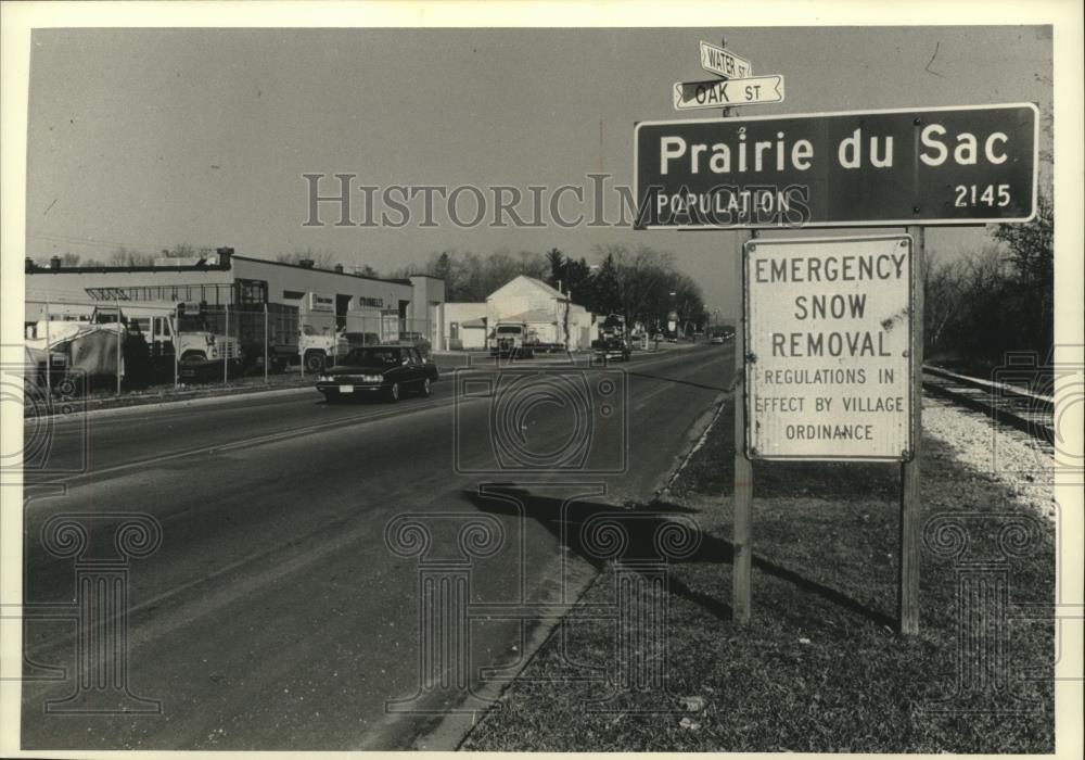 1990 Press Photo Signs at border Sauk City and Prairie de Sac are back to back - Historic Images