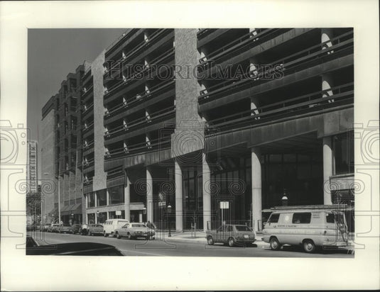 1976 Press Photo Shops at Jefferson Street Milwaukee - mjb96590 - Historic Images