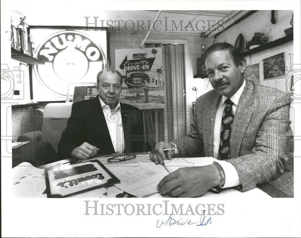 1992 Press Photo Everett Williams Architect Larry Brink - RRV45315 - Historic Images