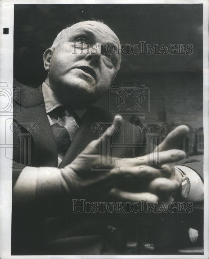 1975 Press Photo John Hoellen Ward Alderman Race Chicago - RSA80657 - Historic Images