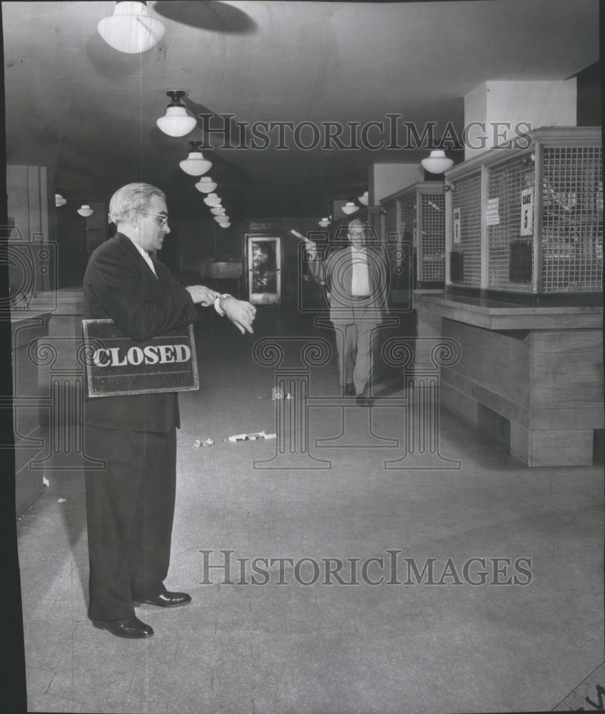 1956 Press Photo County Tax Deadline Last Taxpayer Running To Pay - RSA83701 - Historic Images