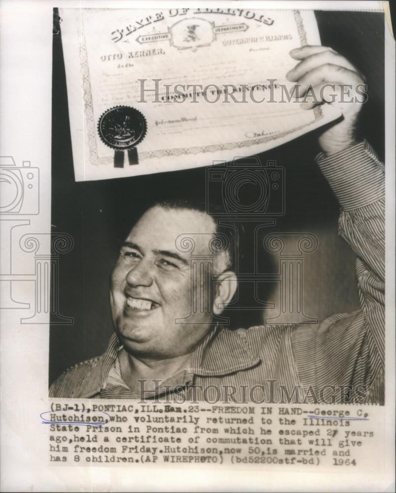 1964 Press Photo Illinois State Prisoner Holding Commutation Certificate - Historic Images