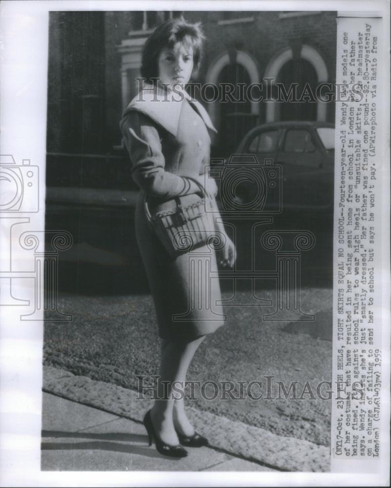 1959 Press Photo London Student Modeling Clothing Against School Rules Hyde - Historic Images