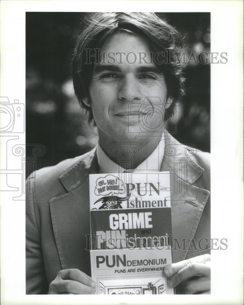 1983 Press Photo Author And Lawyer Harvey Gordon With Three Books On Puns - Historic Images