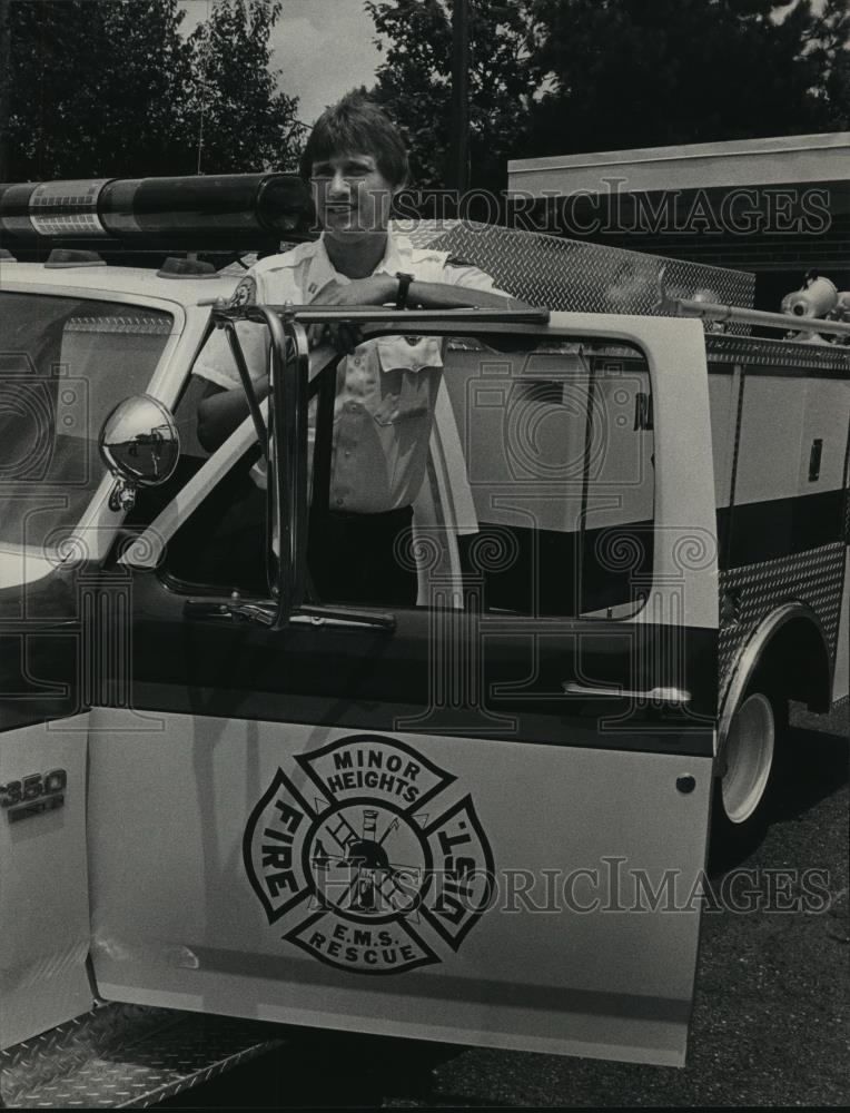 1983 Press Photo Captain Jimmy Madison of the Minor Heights Fire District - Historic Images