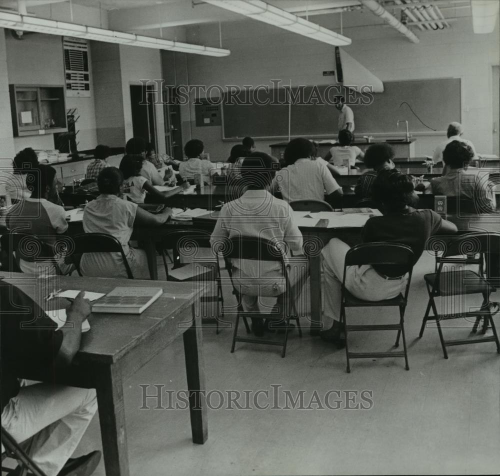 1980 Press Photo Students in class at Miles College in Birmingham, Alabama - Historic Images