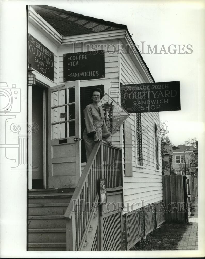 1978 Press Photo Reecie Mims at Back Porch in Mobile, Alabama Fort Conde Village - Historic Images