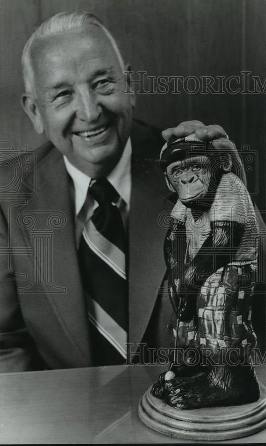 1979 Press Photo Homewood, Alabama Mayor Robert Waldrop with Statue - abna17127 - Historic Images