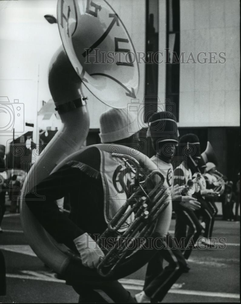 1977 Press Photo Band performers during Veteran's Day Parade - abna17151 - Historic Images