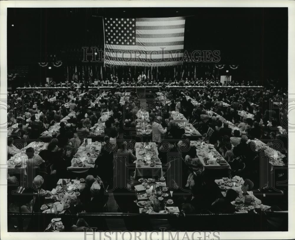 1981 Press Photo Banquet Crowd at Veteran's Awards on Veterans Day - abna17227 - Historic Images