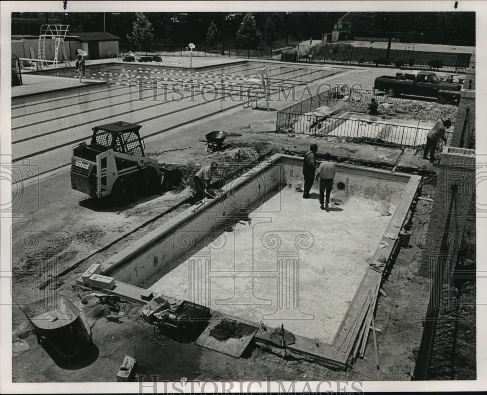 1985 Press Photo Swimming Pool Repair at Wald Park in Vestavia Hills, Alabama - Historic Images