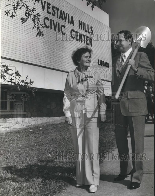 1979 Press Photo Vestavia Hills, Alabama Librarian and Chairman of the Board - Historic Images