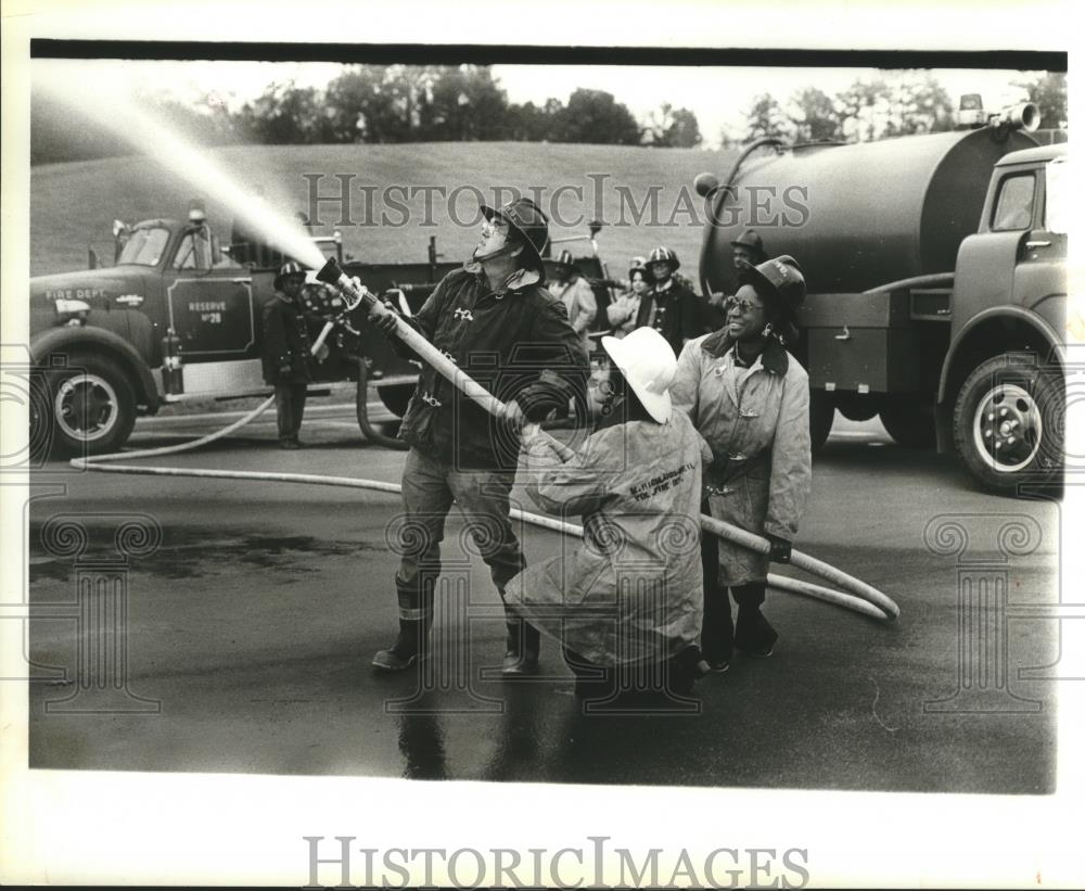 1978 Press Photo West Highland Firefighters Hold Hose - abna17870 - Historic Images