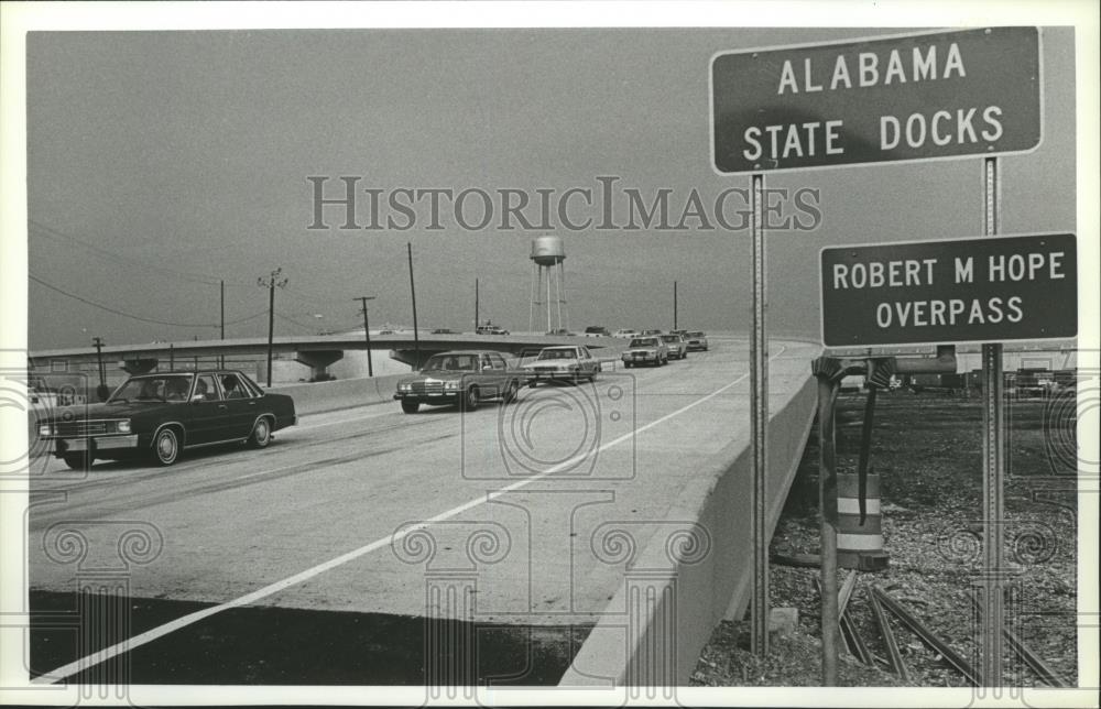 1986 Press Photo Cars Driving on Alabama State Docks Overpass - abna17950 - Historic Images
