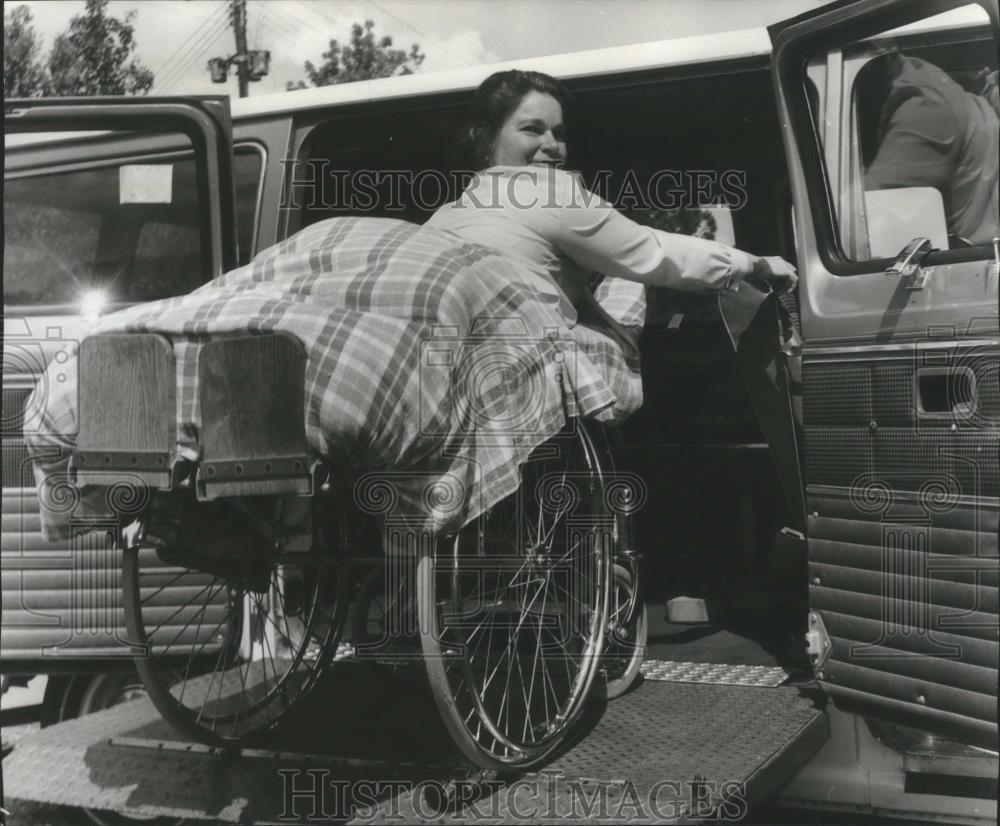 1977 Press Photo Evelyn Anderson, handicapped women of the year, Alabama - Historic Images