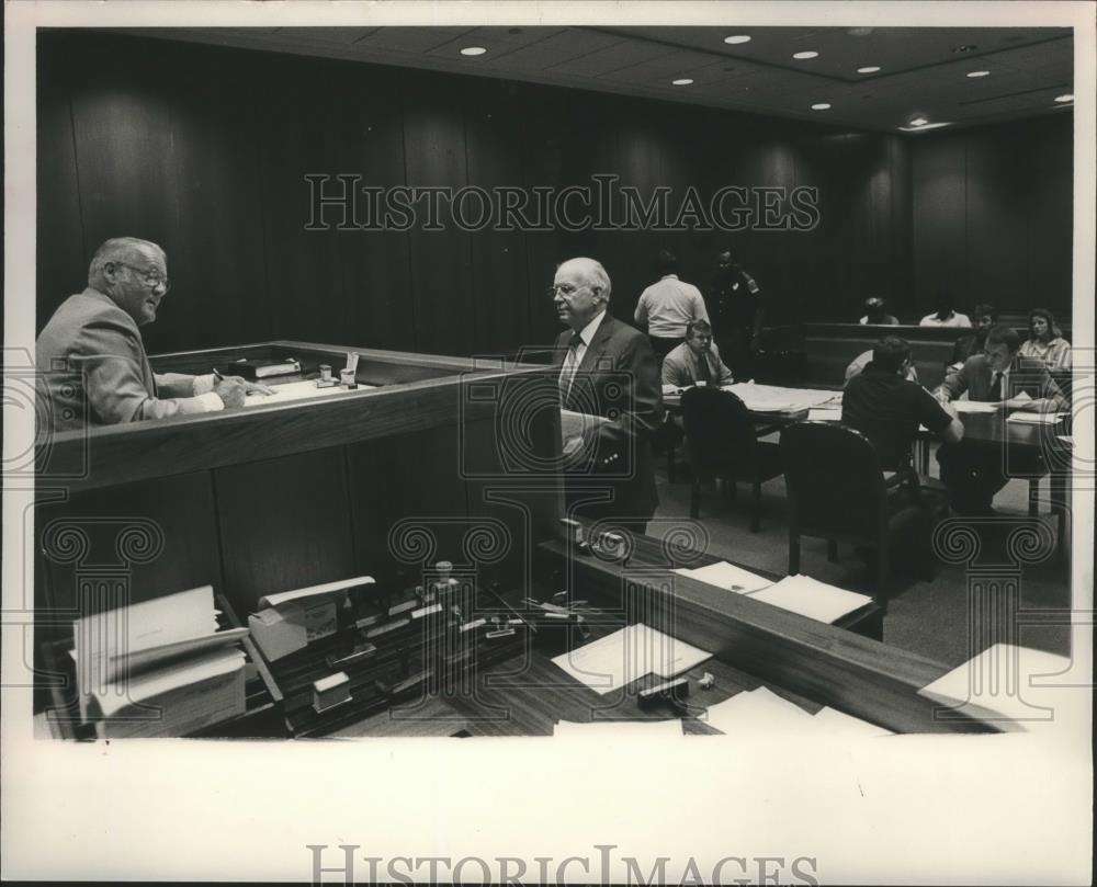 1987 Press Photo Jack Montgomery and John Cole in Birmingham court room - Historic Images