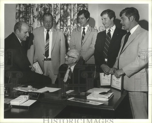 1981 Press Photo Birmingham Police Chief Jack Warren with FBI agents - abna19125 - Historic Images