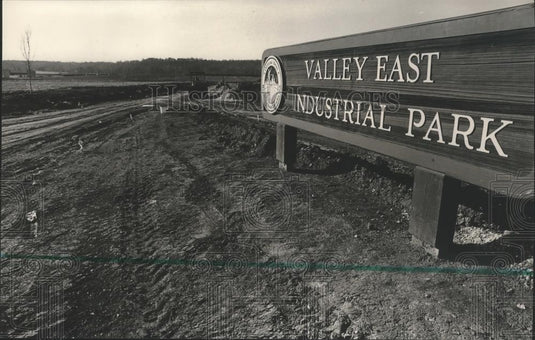 1984 Press Photo Sign of Valley East Industrial Park in Bessemer, Alabama - Historic Images
