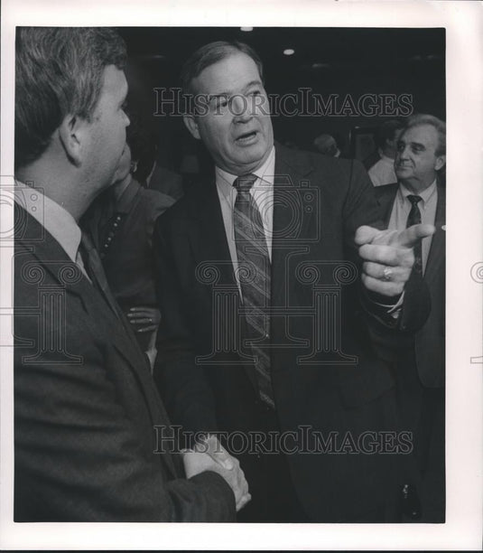 1990 Press Photo Jabo Waggoner Congratulated by Gary White - abna19632 - Historic Images