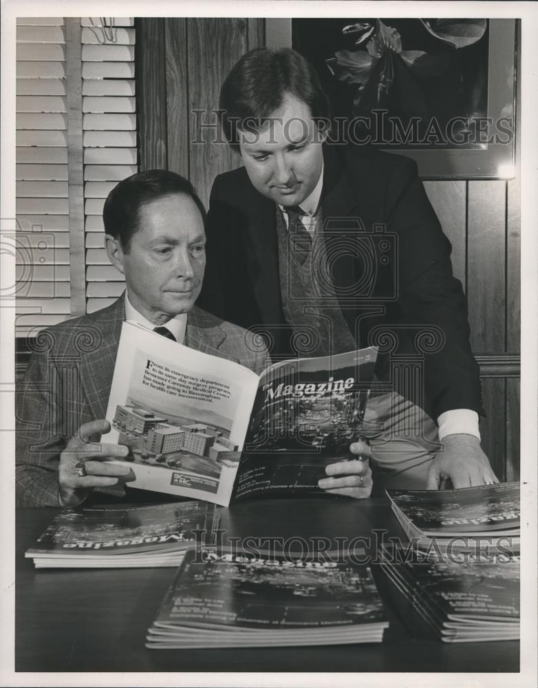 1985 Press Photo Leon Burch, Bruce Patterson Look Over "The Magazine", Alabama - Historic Images