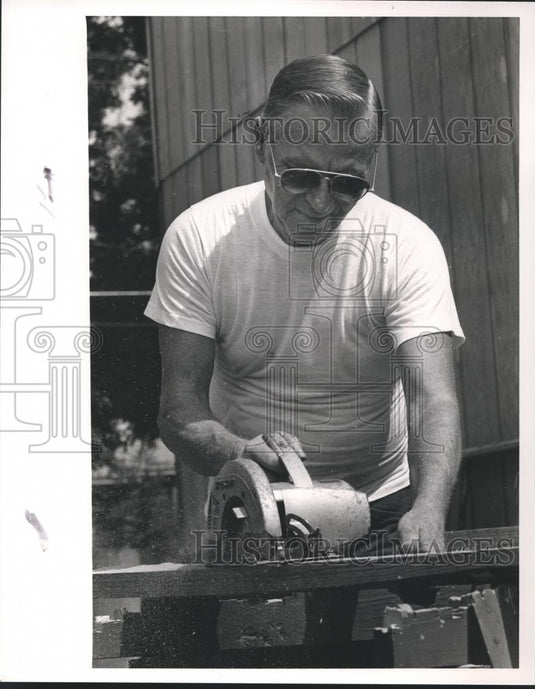 Press Photo David L. Montgomery Saws Ramp Supports in Bessemer, Alabama - Historic Images