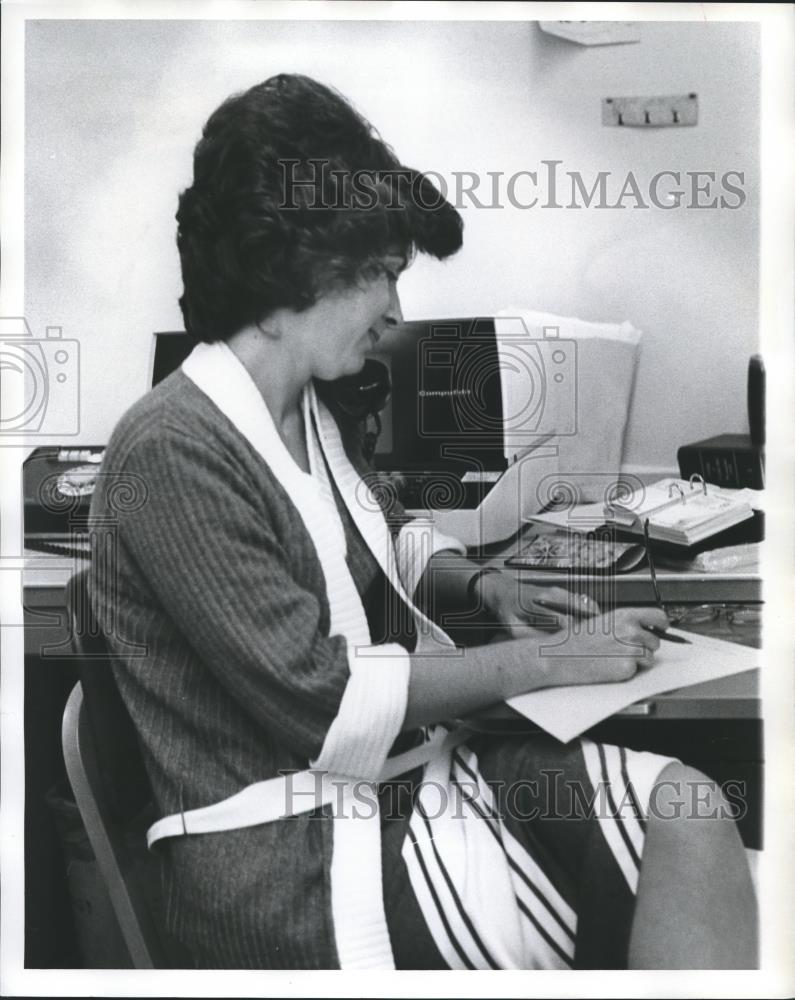 1977 Press Photo Mrs. Tom Wright, owner of 'Daily Home' newspaper, Alabama - Historic Images