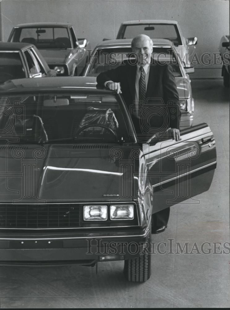 1982 Press Photo Tom Williams at Dodge dealership - abna20006 - Historic Images