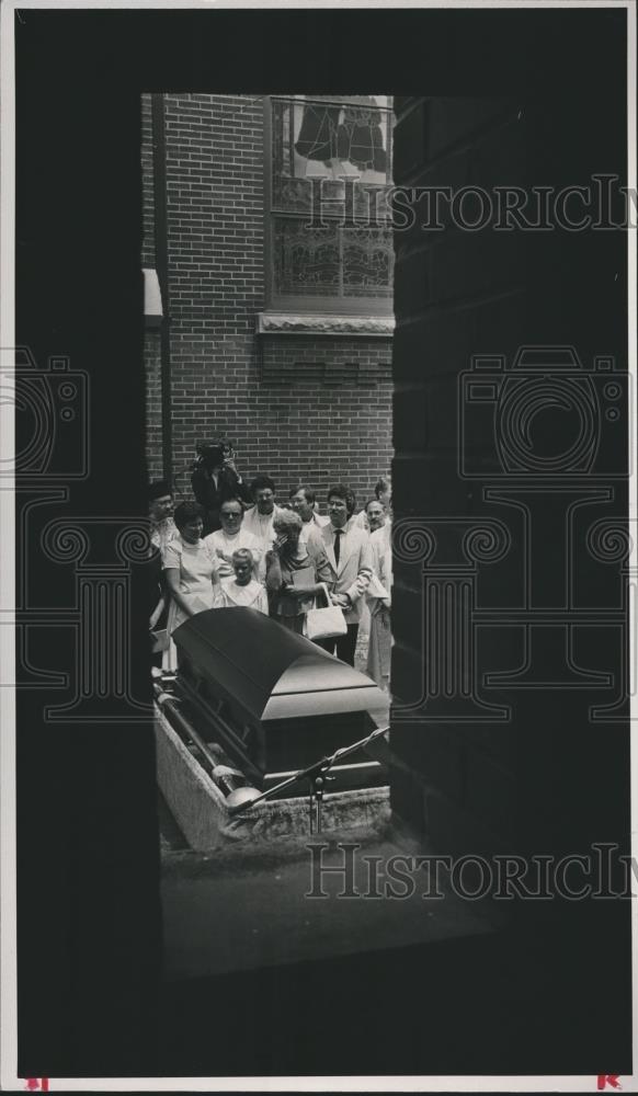 1987 Press Photo Casket of Bishop Joseph Vath in Courtyard - abna20137 - Historic Images