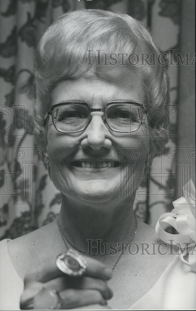 1976 Press Photo Dr. Gwenyth Vaughn, Veterans Hospital, Birmingham, Alabama - Historic Images