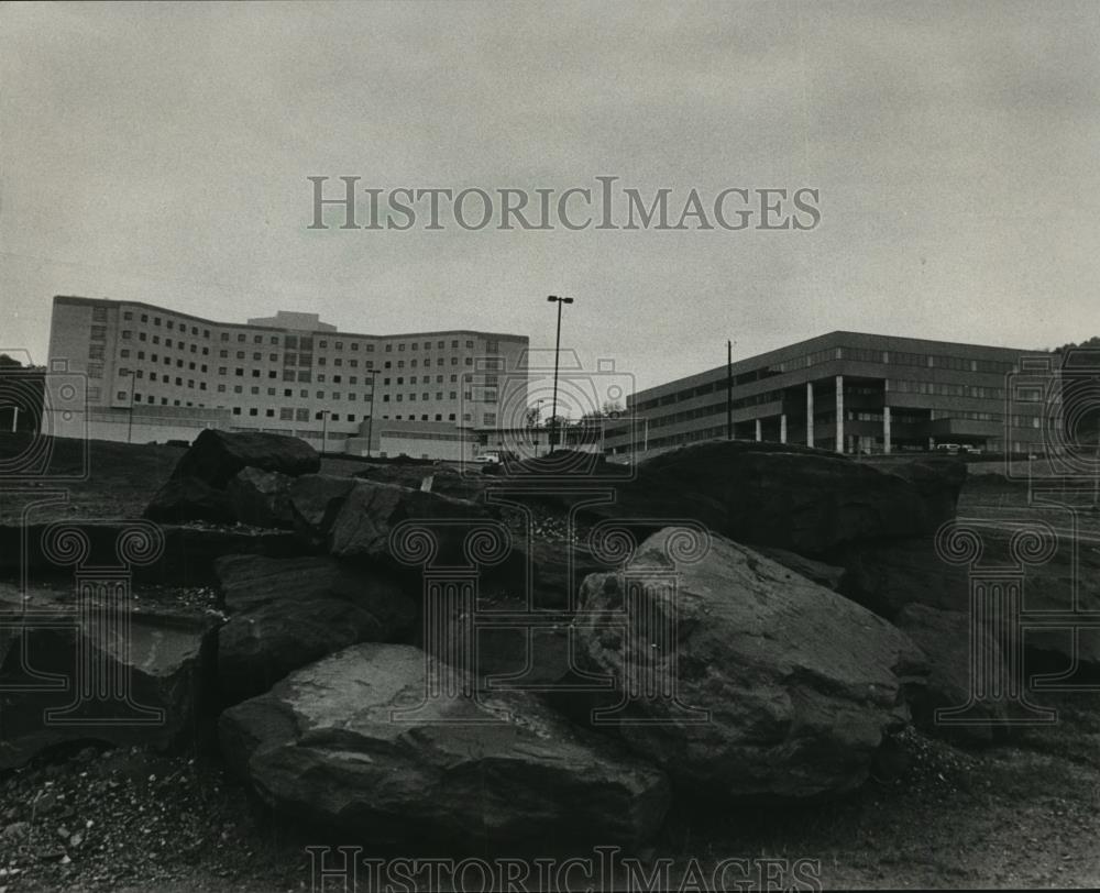 1984 Press Photo Medical Center East, Birmingham, Alabama - abna20200 - Historic Images