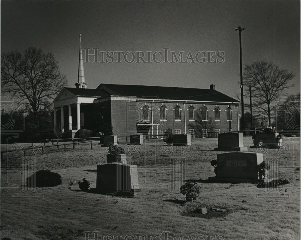 1983 Press Photo Birmingham, Alabama, Churches: Crumly Chapel and Cemetery - Historic Images