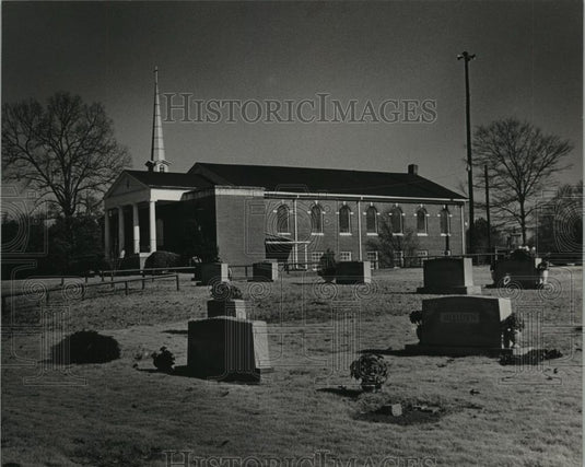 1983 Press Photo Birmingham, Alabama, Churches: Crumly Chapel and Cemetery - Historic Images