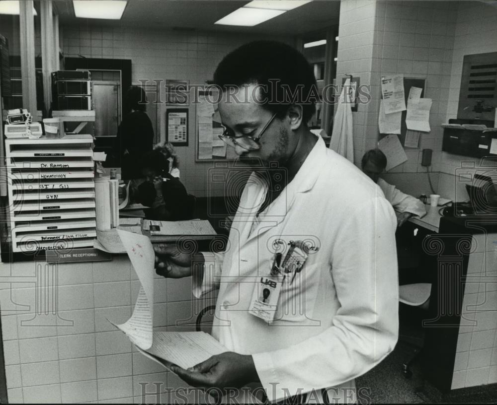 Doctor Ransom at work in emergency room at UAB's Hospital, 1982 Vintage ...