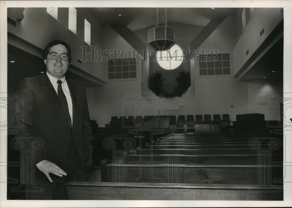 1989 Press Photo Buddy Gray inside Hunter Street Baptist Church, Birmingham - Historic Images