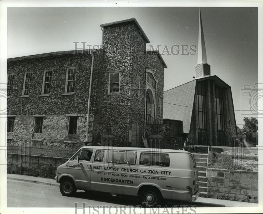 1980 Press Photo Church van in front of Zion City Baptist Church, Birmingham - Historic Images