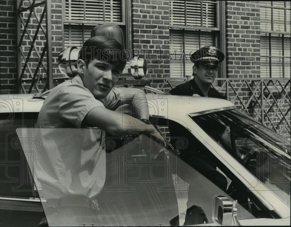 1976 Press Photo Mountain Brook Policemen Training New Dog Ward - abna20434 - Historic Images