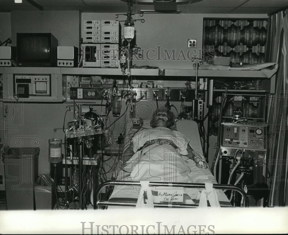 Press Photo Patient in Cooper Green Hospital, Birmingham, Alabama - abna20487 - Historic Images