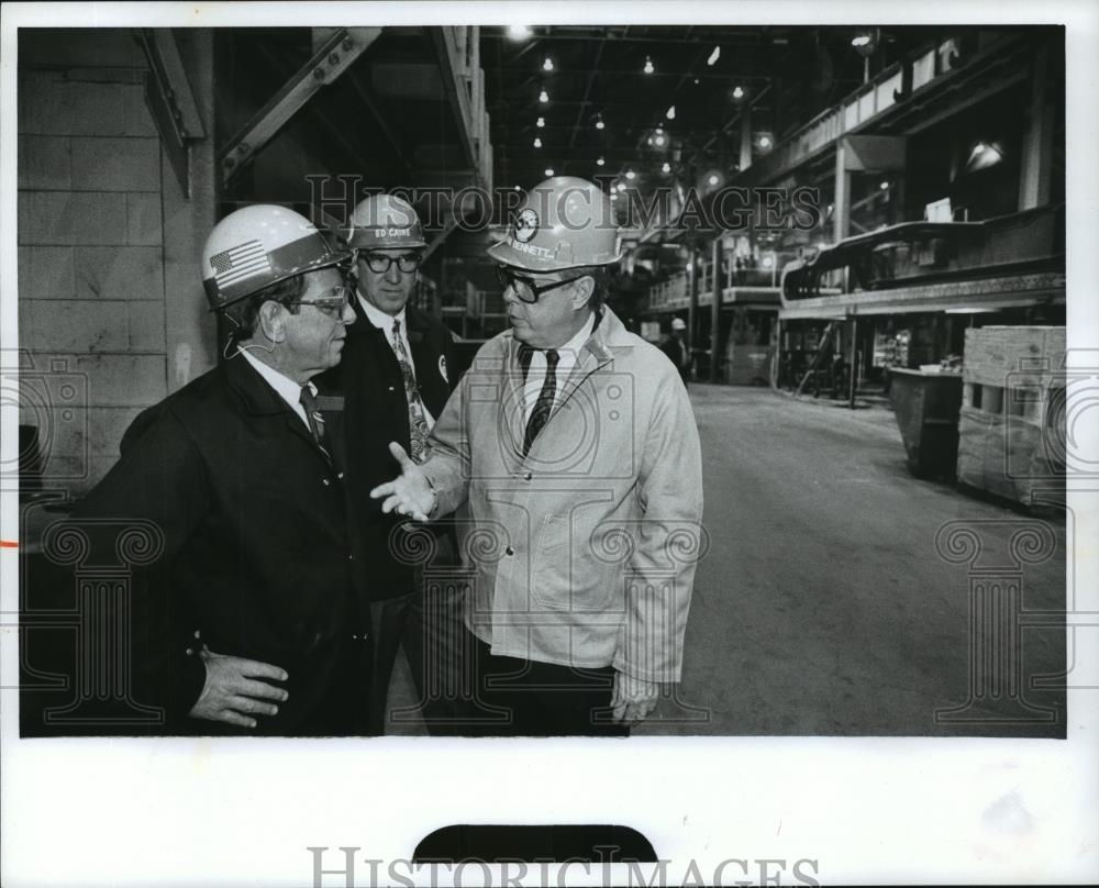 Press Photo William Dean, Ed Crane, US Steel talking to Jim Bennett in US Steel - Historic Images