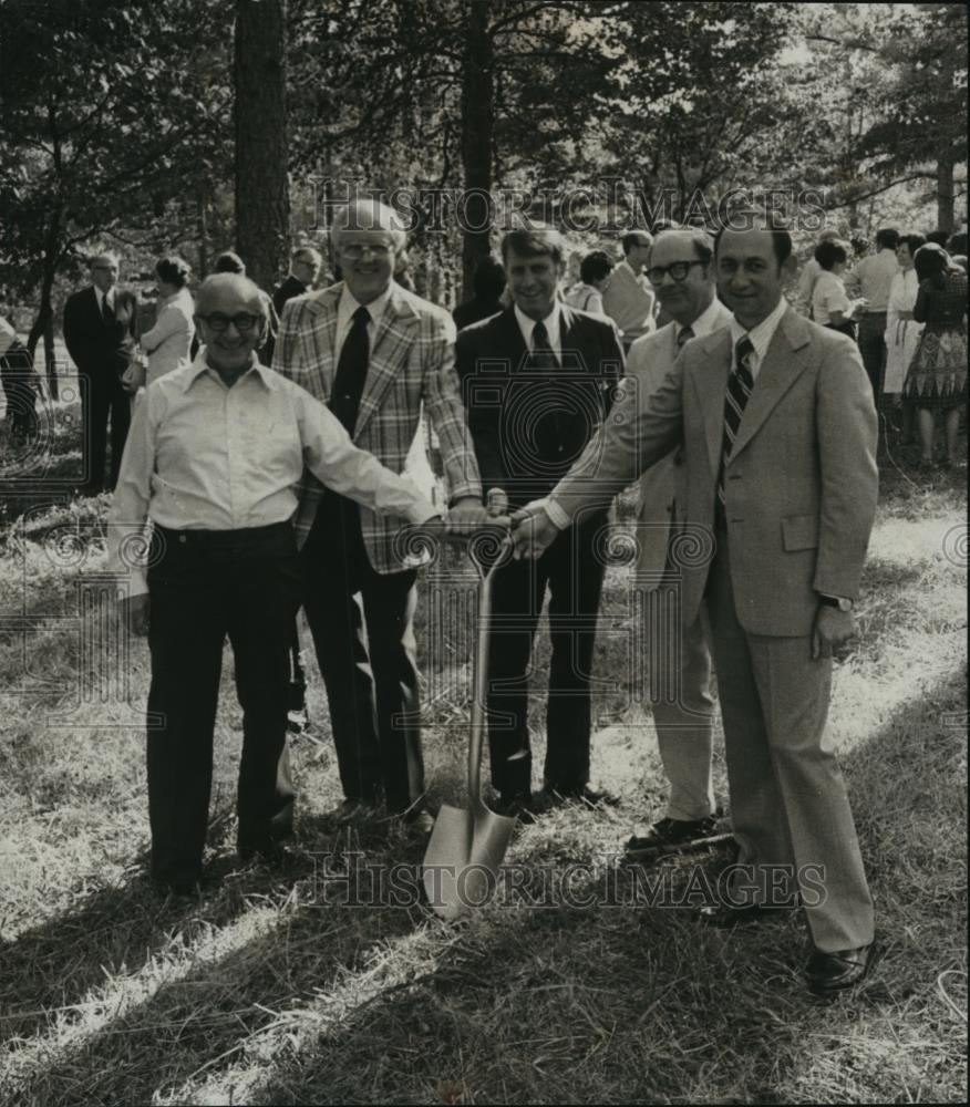 1976 Press Photo Briarwood Christian School Ground-Breaking Ceremony, Alabama - Historic Images