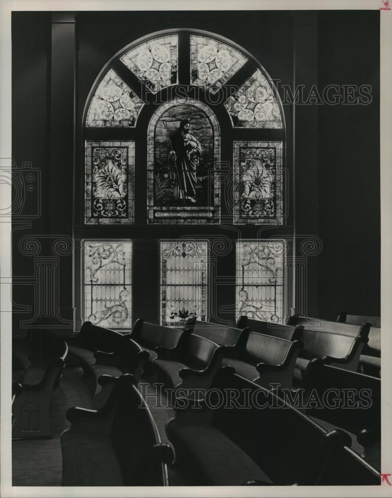 1986 Press Photo Stained glass windows of First Baptist Church in Birmingham - Historic Images