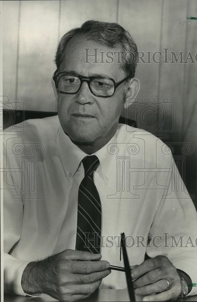 1984 Press Photo Hueytown, Alabama City Clerk Dan Tunmire - abna21056 - Historic Images