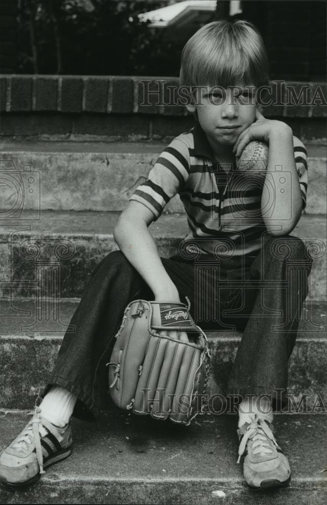 1980 Press Photo Lance Heikle waits for a Big Brother partner - abna21267 - Historic Images