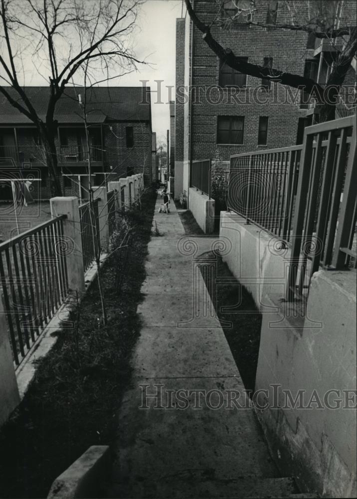 1983 Press Photo Birmingham Alabama Housing: Metropolitan Gardens - abna21301 - Historic Images