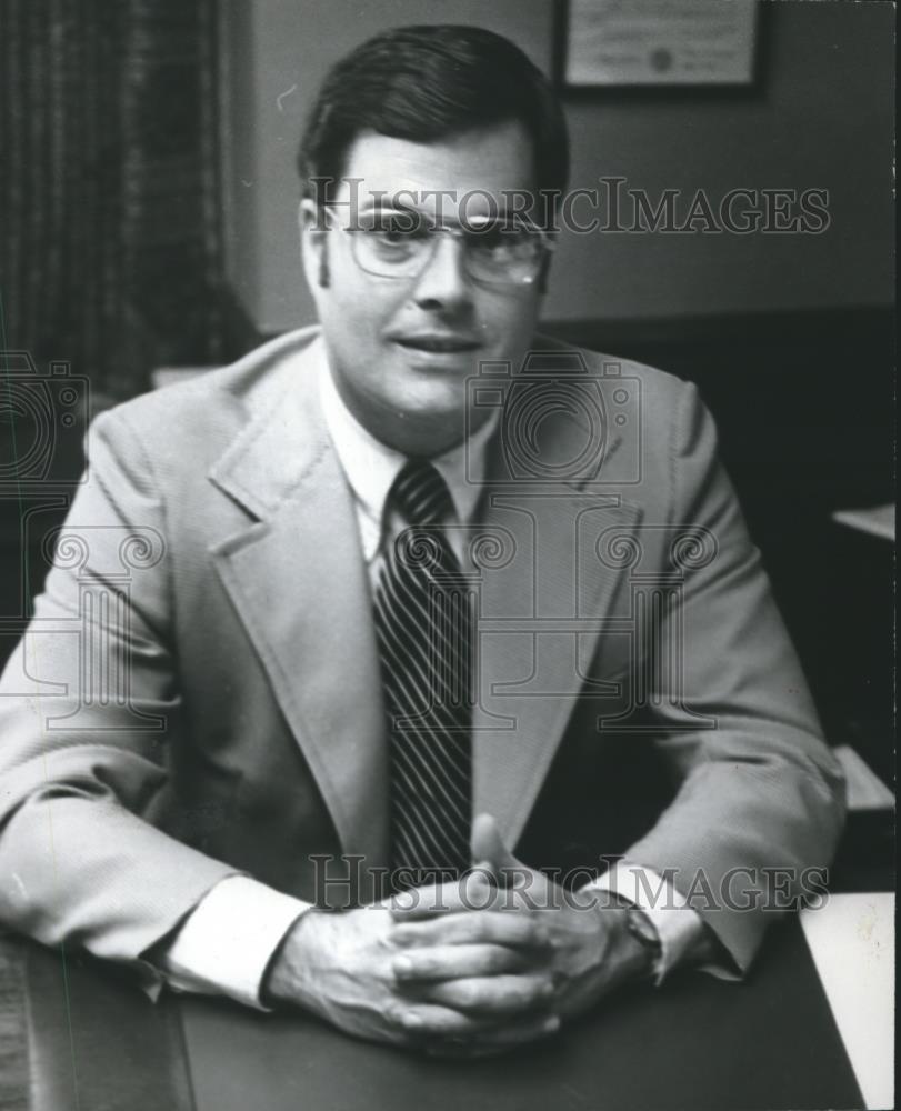 1988 Press Photo Vestavia City Attorney and former Councilman Pat Boone - Historic Images
