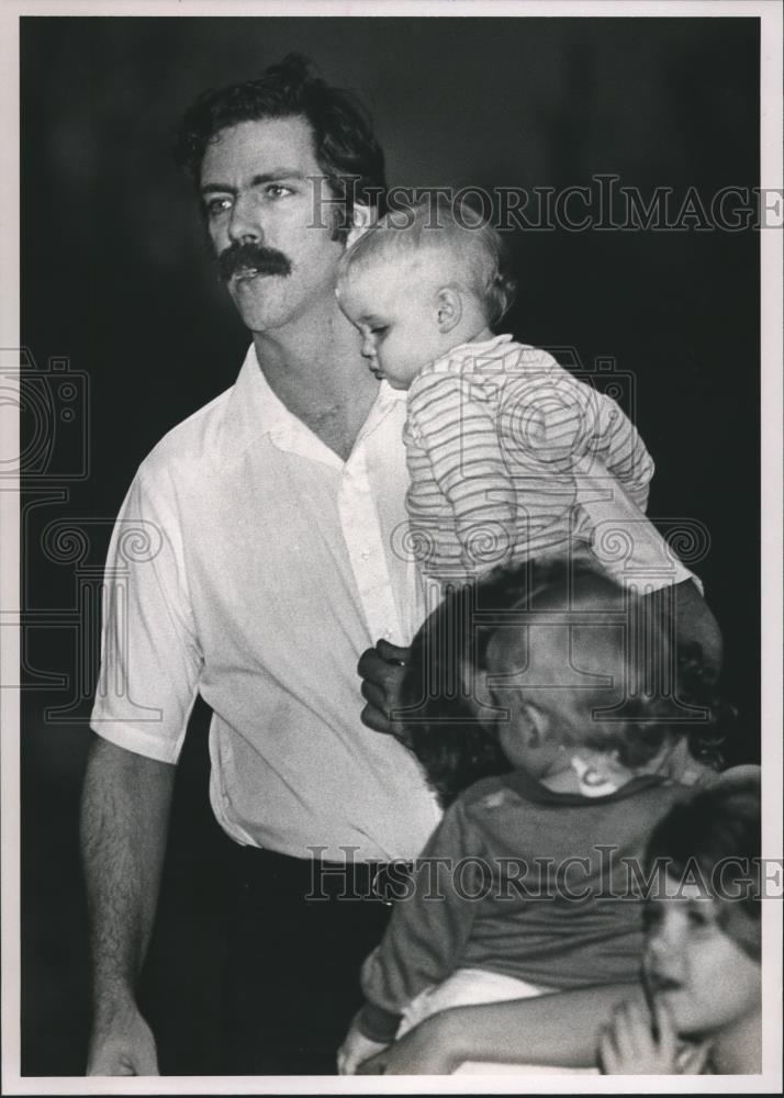 1990 Press Photo Brian Joseph Fleming leaves his Enterprise, Alabama Business - Historic Images