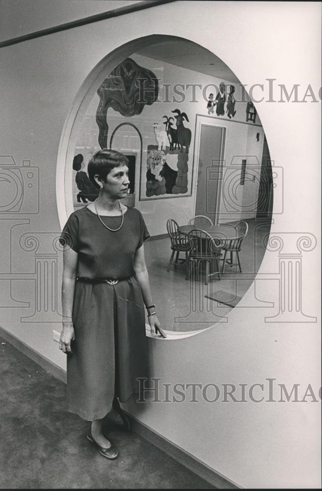 1984 Press Photo Children&#39;s Librarian at Downtown Birmingham, Alabama Library - Historic Images