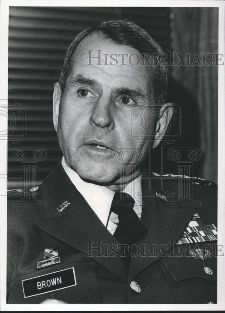 1987 Press Photo General Paul Brown at the News - abna21712 - Historic Images
