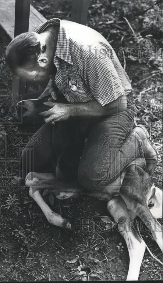1978 Press Photo Dr. Larry Britt, Veterinarian, and Colt - abna21927 - Historic Images